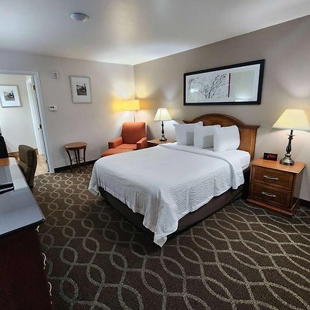 Ramada Bayside Inn & Suites Eureka Extérieur photo