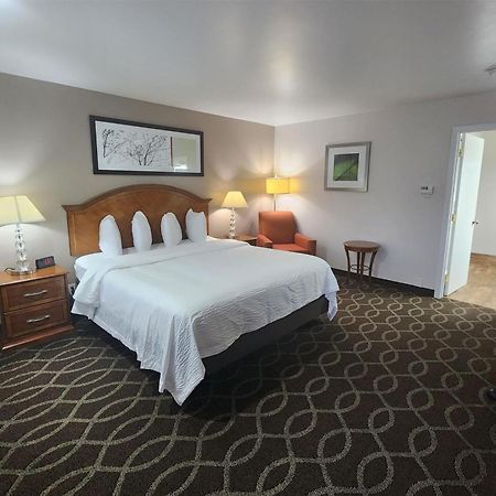 Ramada Bayside Inn & Suites Eureka Extérieur photo