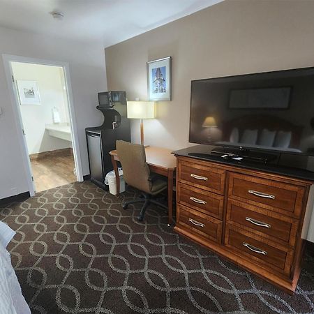 Ramada Bayside Inn & Suites Eureka Extérieur photo