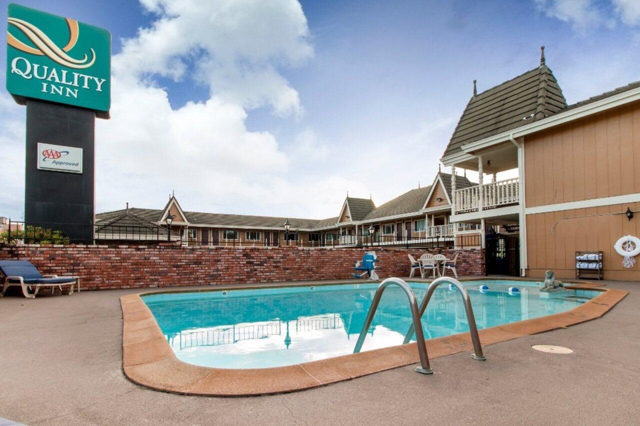 Ramada Bayside Inn & Suites Eureka Extérieur photo