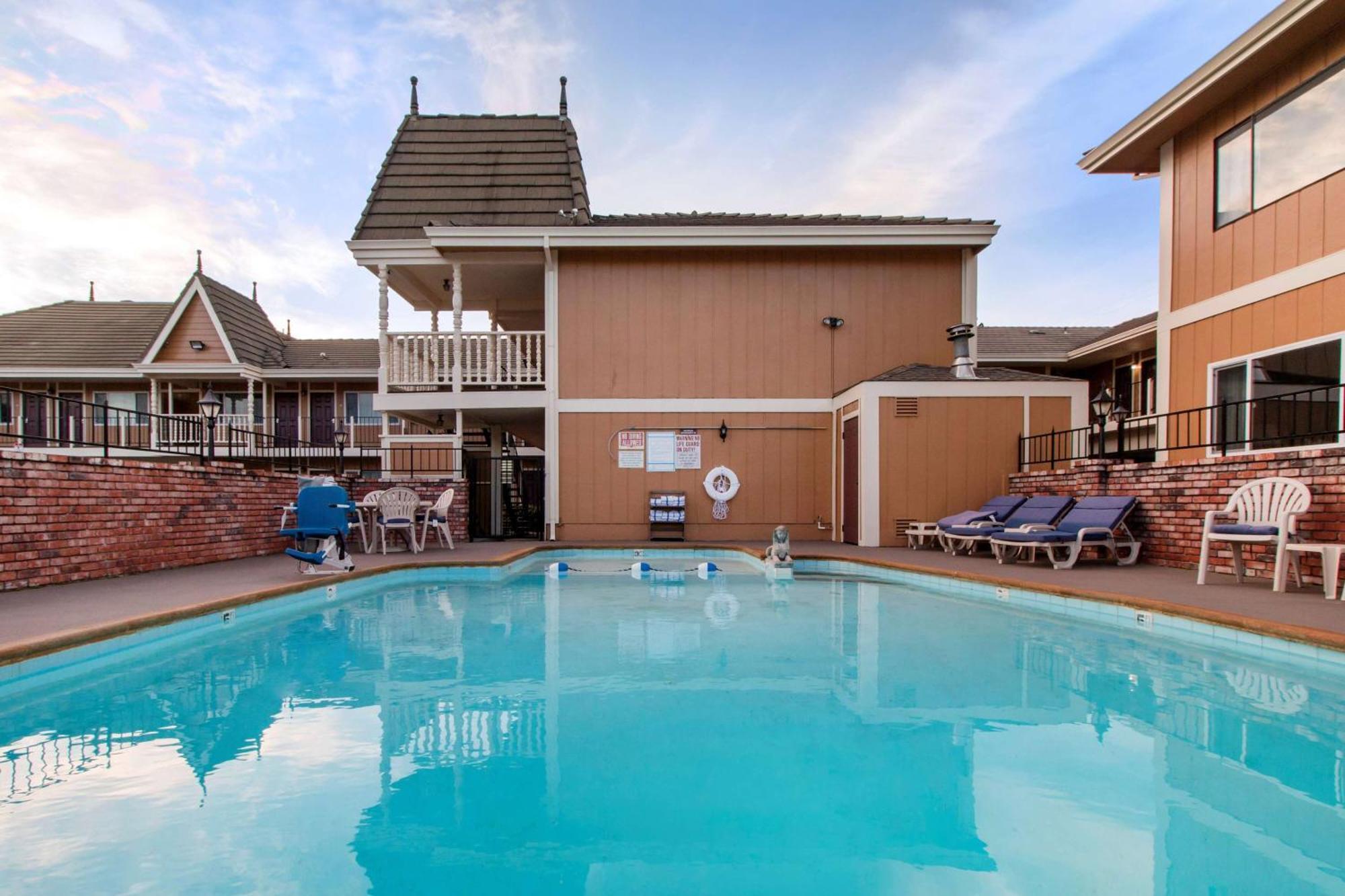 Ramada Bayside Inn & Suites Eureka Extérieur photo
