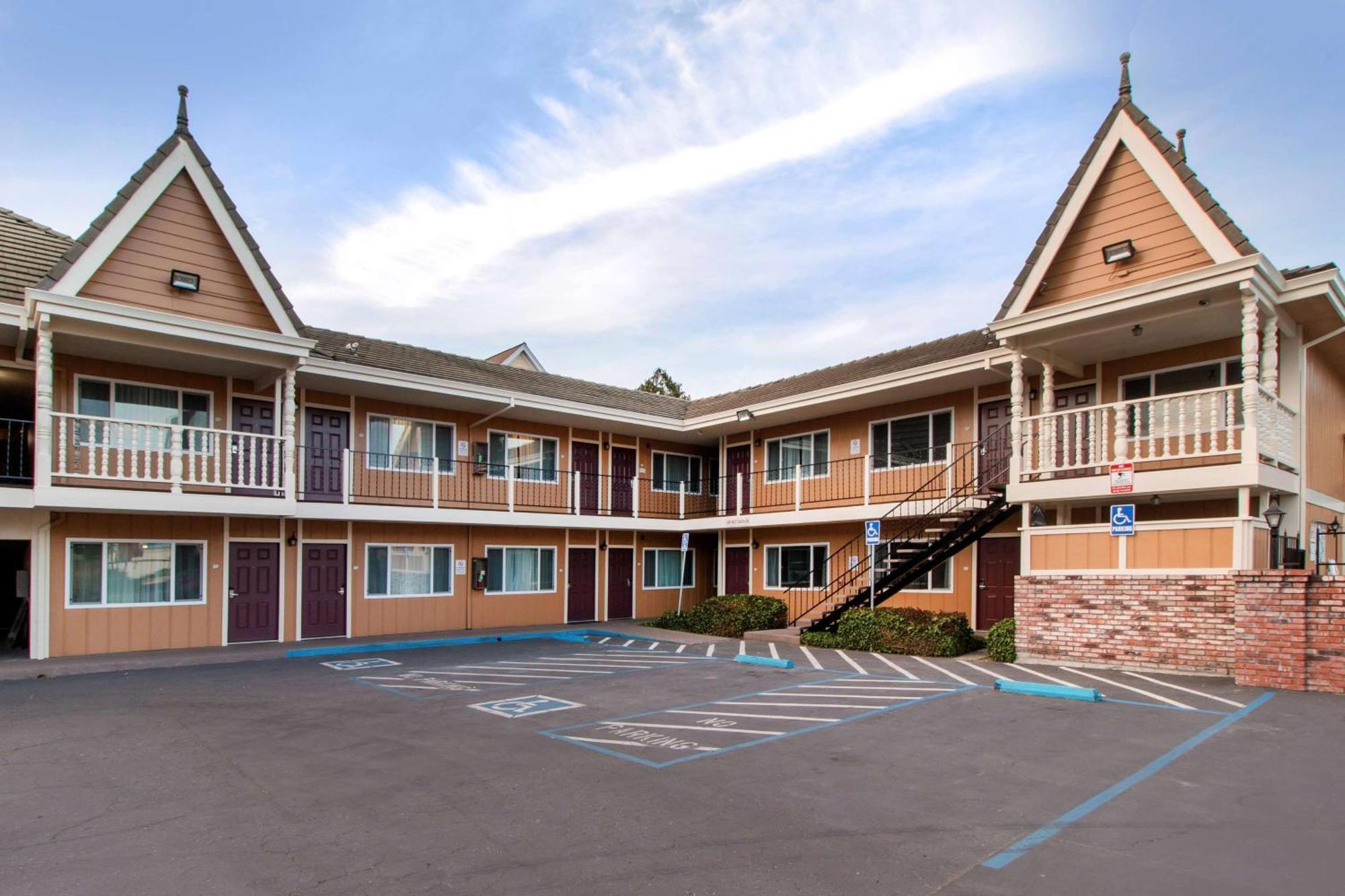 Ramada Bayside Inn & Suites Eureka Extérieur photo