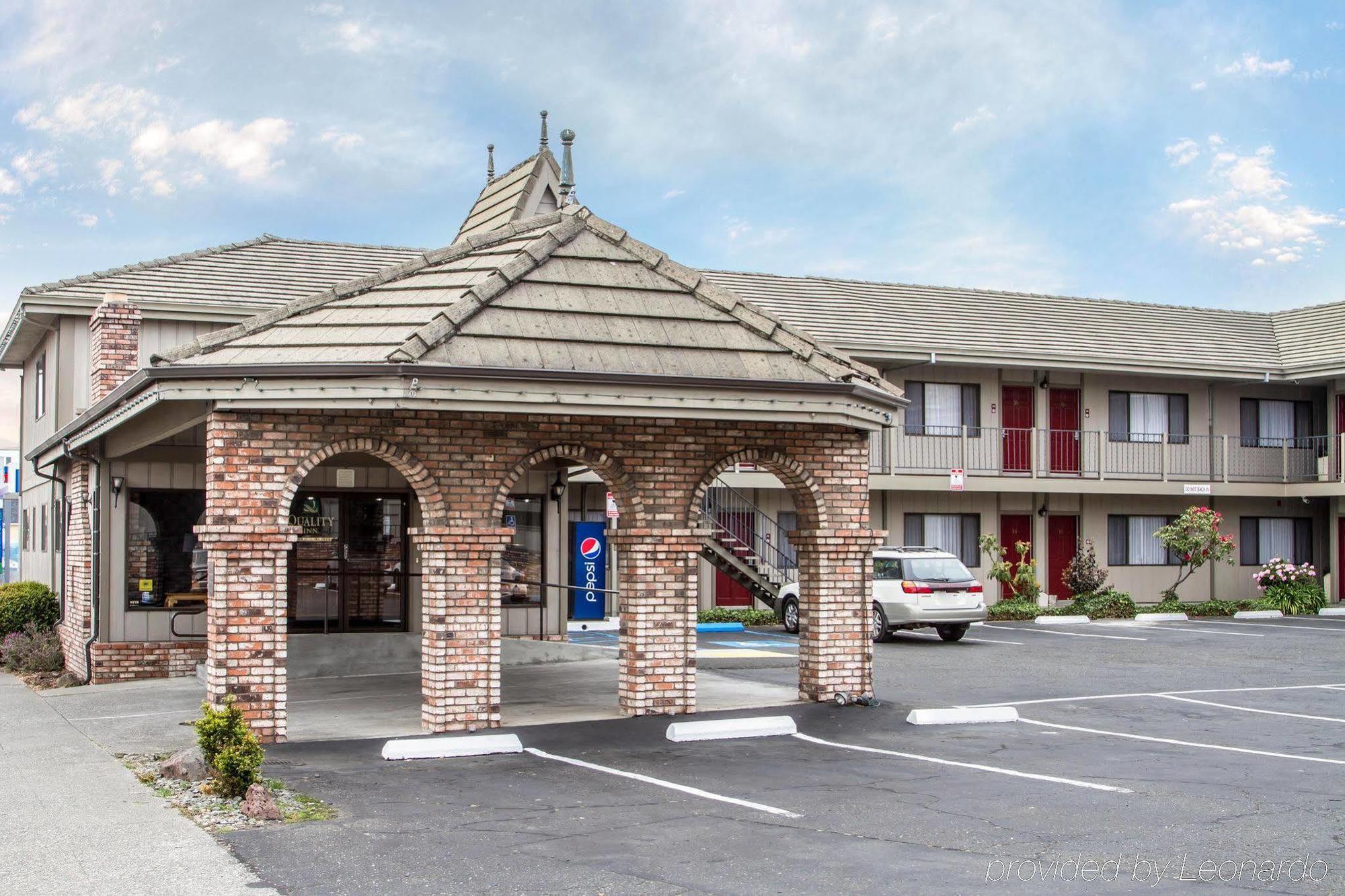 Ramada Bayside Inn & Suites Eureka Extérieur photo