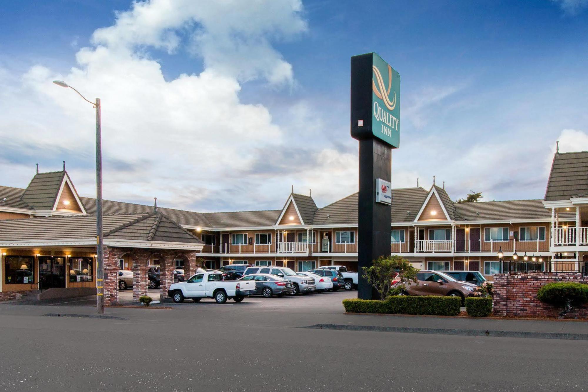 Ramada Bayside Inn & Suites Eureka Extérieur photo