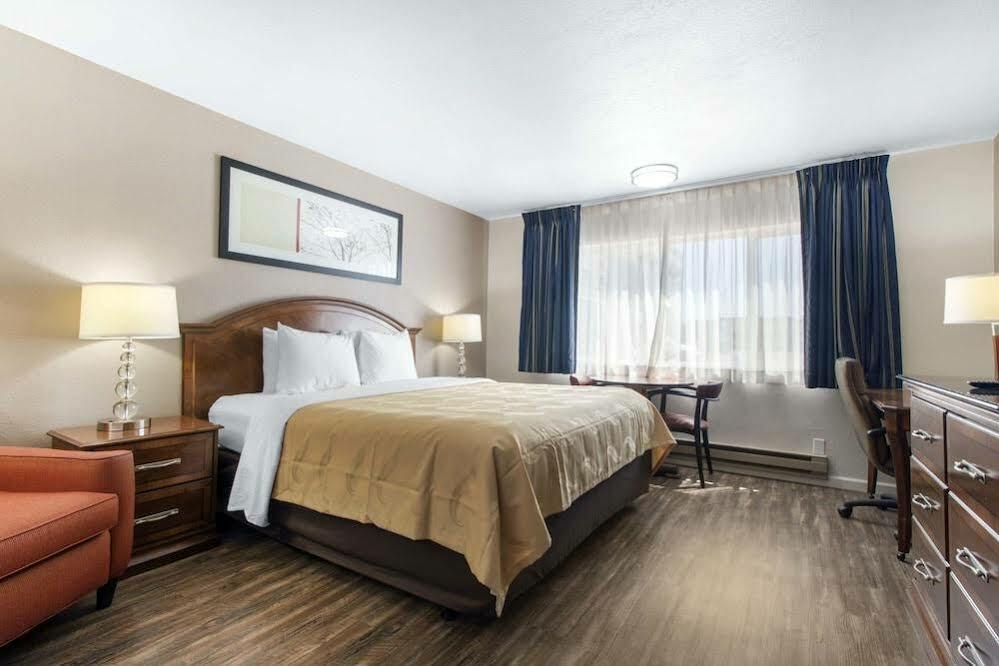 Ramada Bayside Inn & Suites Eureka Extérieur photo